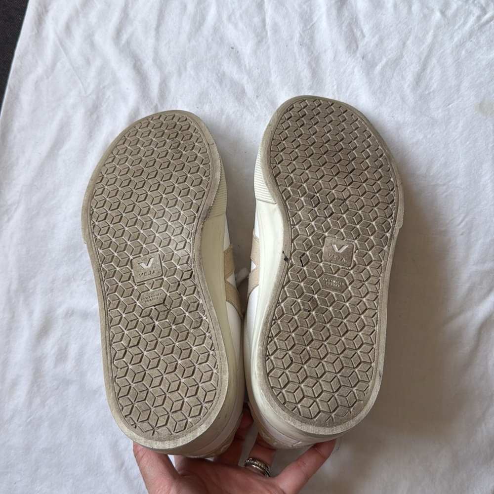 VEJA Women's Sneakers - Size: US-6/ EUR - 37 - Picture 15 of 17